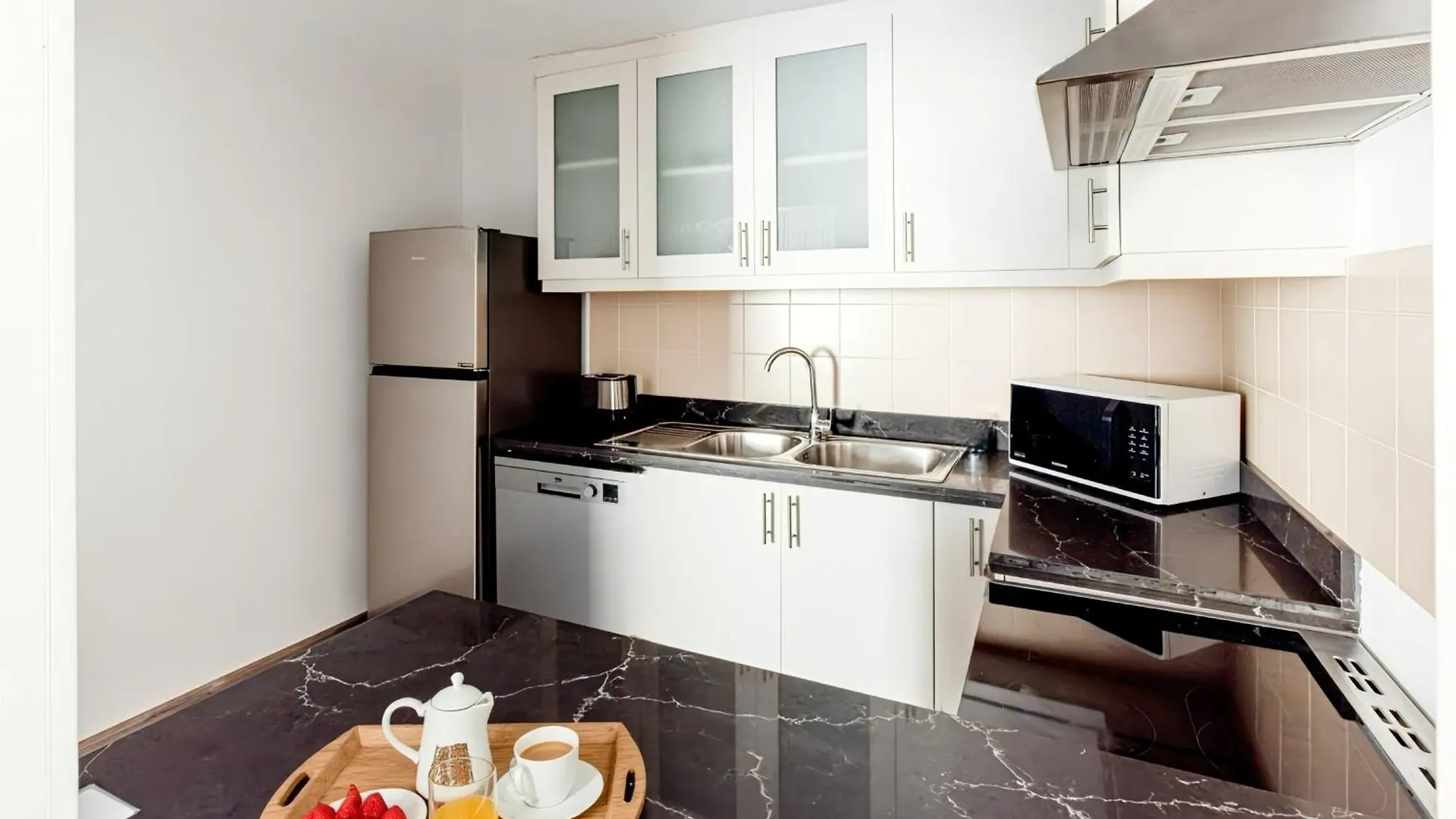 Beautiful 2 Bedroom With Full Sea View! Jbr Dubai